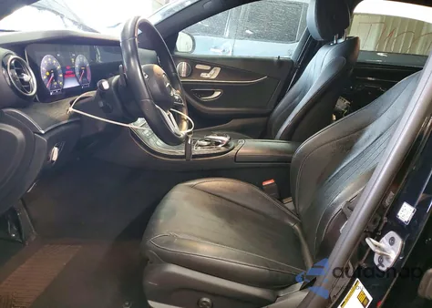 2020 Mercedes-Benz E 350 z USA, uszkodzony, nr VIN WDDZF8DB3LA738024